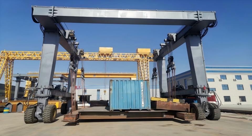 Henan Hengkun Crane Launches Advanced Tire-Mobile Boat Cranes for Global Marinas and Shipyards