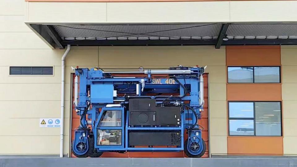 Container Straddle Carrier