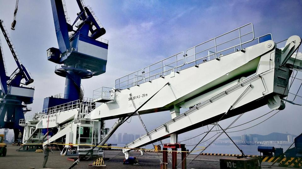 Knuckle Boom Crane