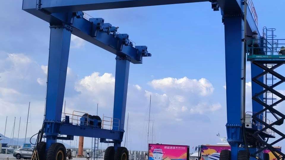 Mobile Boat Hoist