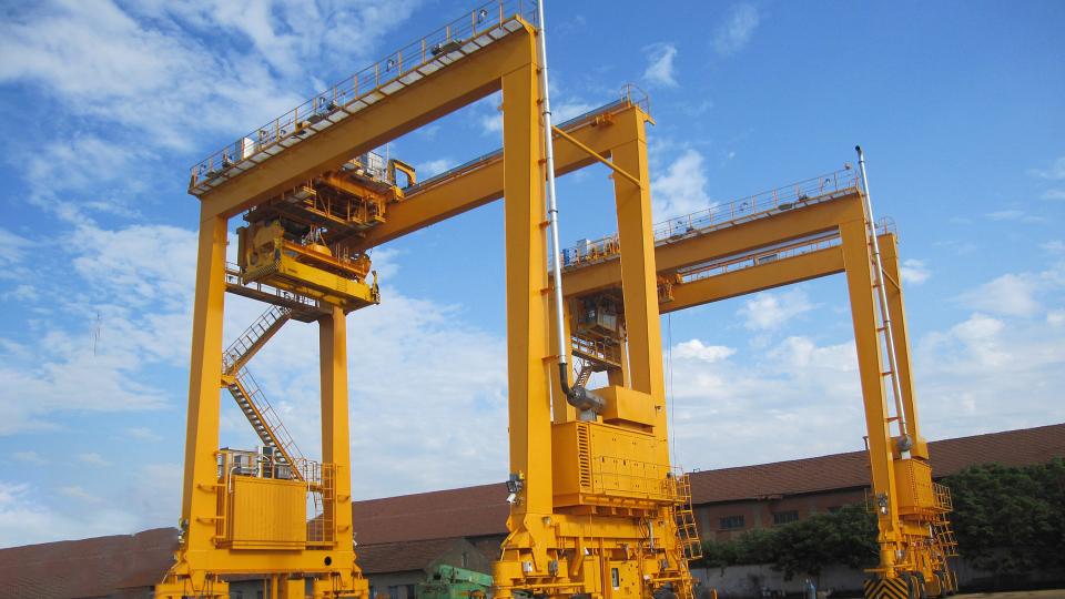 Rubber Tyred Gantry Crane (RTG)