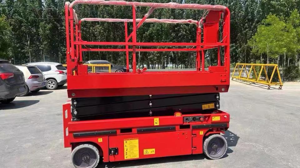 Self-Propelled Scissor Lift